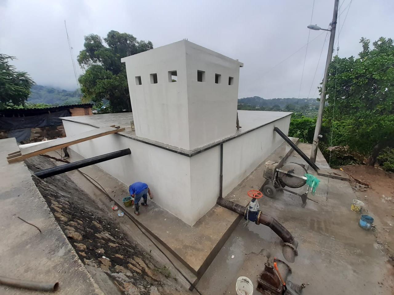 Tanque de almacenamiento de agua terminado